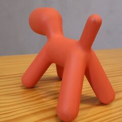 イタリアMAGIS(マジス)社のPUPPY(パピー)です。子供の目線で見える子犬をイメージした、丸みを帯びたフォルムは親しみやすい遊び心あるオブジェ♪の画像