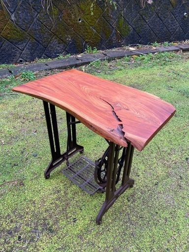 足踏みミシンリメイクテーブル 一枚板テーブル (LUCKY) 西海のテーブル