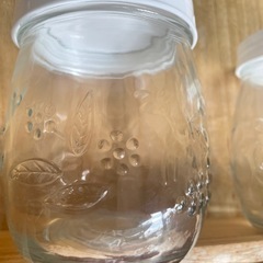 ガラスキャニスター　ビンの画像