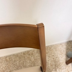 ダイニングテーブルと椅子の画像