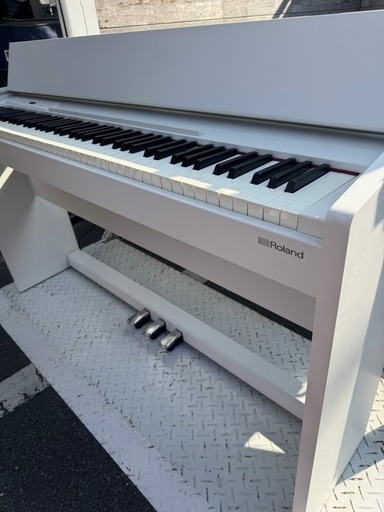 Rolandローランド　電子ピアノＦ140R ホワイト　中古美品　配送可能