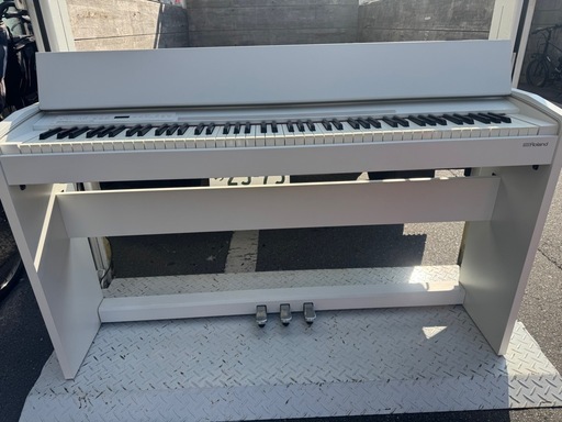 Rolandローランド　電子ピアノＦ140R ホワイト　中古美品　配送可能