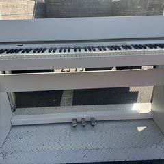 Rolandローランド　電子ピアノＦ140R ホワイト　中古美品　配送可能 の画像