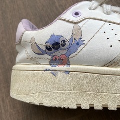 〈ZARA〉スティッチスニーカー22センチの画像