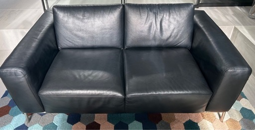 レザーソファ　ブラック　ブランド品