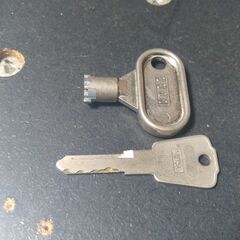 パチスロ スロット 実機 売ります。マジカルハロウィン 初代（５号機） 20000円 コイン不要機 ドアキー 設定キー付きの画像