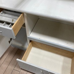 食器棚001の画像