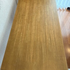 ダイニングテーブルの画像