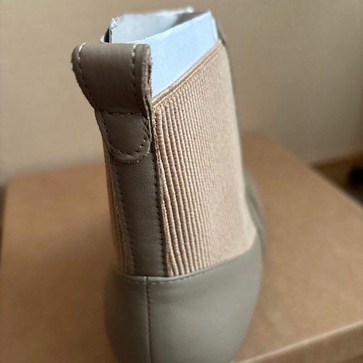 新品未使用　
ing本革サイドゴアブーツ