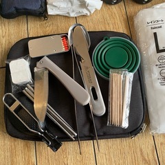 ワークマンのベーシックドームテントとキャンプ用具一式の画像