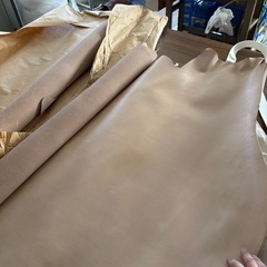 水牛革1.2ミリヌメ革ナチュラル2枚
の画像