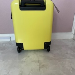 サンリオ キャリーケースの画像