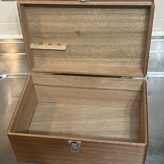 木製　救急箱の画像