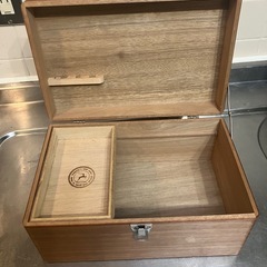 木製　救急箱の画像