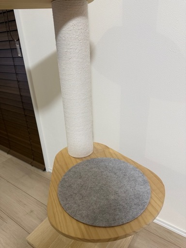 RAKU キャットタワー 木製 突っ張り式 宇宙船付き 美品（泉佐野市 引き取り歓迎）