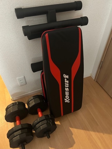 トレーニングベンチ、10キロダンベル×2セット