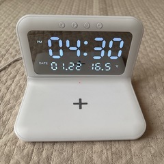 iPhone 充電器ミラー型デジタル時計の画像