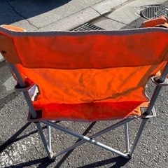 折りたたみ椅子の画像