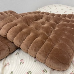 2/11.14.15取りに来れる方優先！クッキークッション2個 の画像