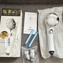 シャワーヘッド マイクロナノバブル 【90％超節水・髪しっとり塩素除去・頭皮まで洗浄】 シャワーヘッド 節水 高水圧 手元止水 ミストシャワーヘッド ナノバブル 超微細泡 極細水流 6段階水流 肌ケア 美髪 毛穴汚れ除去 増圧設計 高洗浄力 保温 保湿 うるおい 水漏れ防止 取り付け簡単 4種類アダプター付き (パールホワイト)の画像