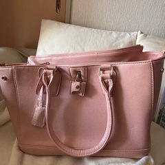 ピンク  カバン バッグの画像