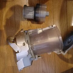 ジャンク品　東芝◇サイクロン式◇掃除機◇VC-J2000Z　2014年式　（ベージュ）の画像