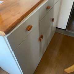 食器棚　　まだまだ綺麗ですの画像