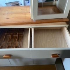 食器棚　　まだまだ綺麗ですの画像