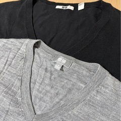 ユニクロ　VネックニットMサイズの画像