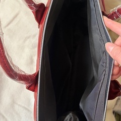 赤 カバン バッグの画像