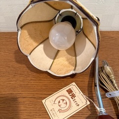 アンティークな電気スタンドの画像