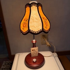 アンティークな電気スタンドの画像