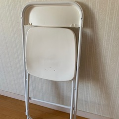 ①　無印　椅子　折り畳み　美品　パイプチェア　背もたれあり　の画像