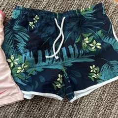 NIKEの水着トップスとノーブランドボトム水着　Sの画像