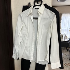 【お値下げ
】レディーススーツ 3点セット (パンツ)の画像