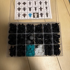 車　クリップ　止め部品の画像