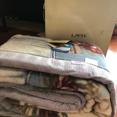 カシミヤ、羊毛わた入、重ね合わせ三層構造毛布の画像