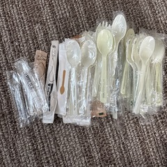 割り箸、プラスプーン、フォーク、マドラーの画像