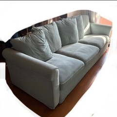 IKEAのグローンリード　ジュンゲン(ライトグリーン)の3人掛けソファの画像