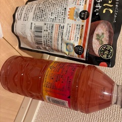 フードパントリー　カニ雑炊、スポーツドリンク、おまけのおせんべいの画像