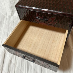 鎌倉彫　ミニチェスト　3段引き出しの画像