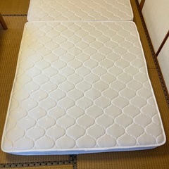 極厚三つ折りコイルマットレスの画像
