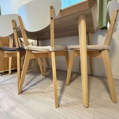 IKEA  ダイニングテーブル LISABOとチェアNORDMYRA4脚セットの画像