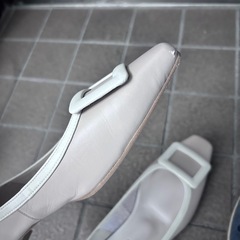 DIANAライトベージュ24.5cm  左脚傷先にありの画像