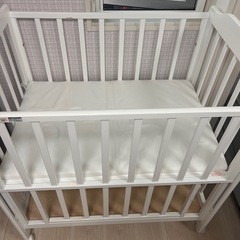 カトージ　ベビーベッドの画像