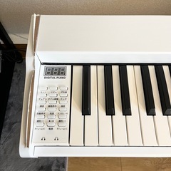 88鍵盤 電子ピアノ Carina（木製デザイン・ホワイト） (リア) 原の鍵盤