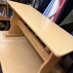 テーブルと椅子の画像