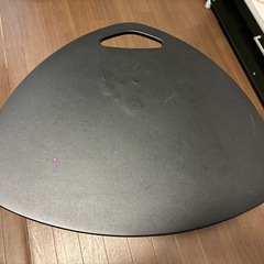 IKEAのパソコンテーブル の画像