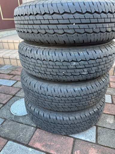 状態良好！ホイール付きタイヤ 145R10 SP175 です。