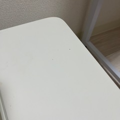白テーブルの画像